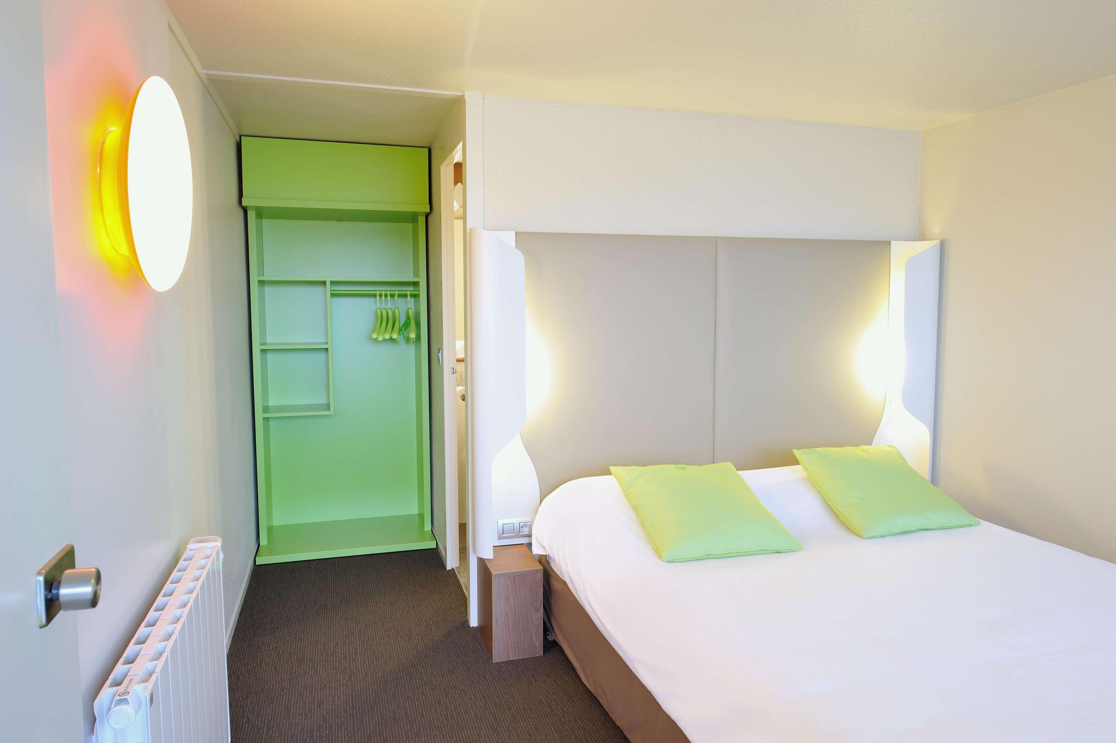 Campanile Reims Est - Taissy Hotel Exterior photo
