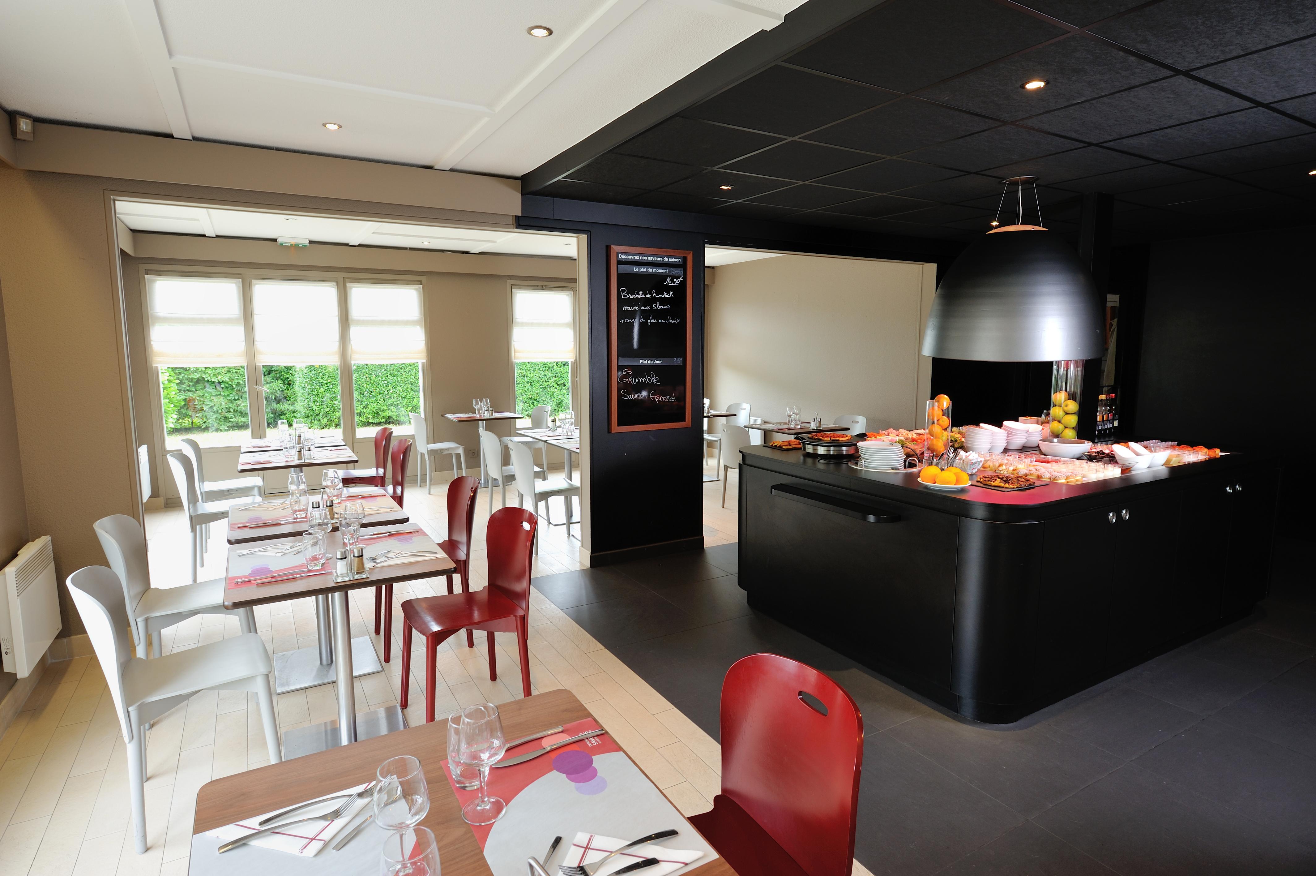 Campanile Reims Est - Taissy Hotel Exterior photo