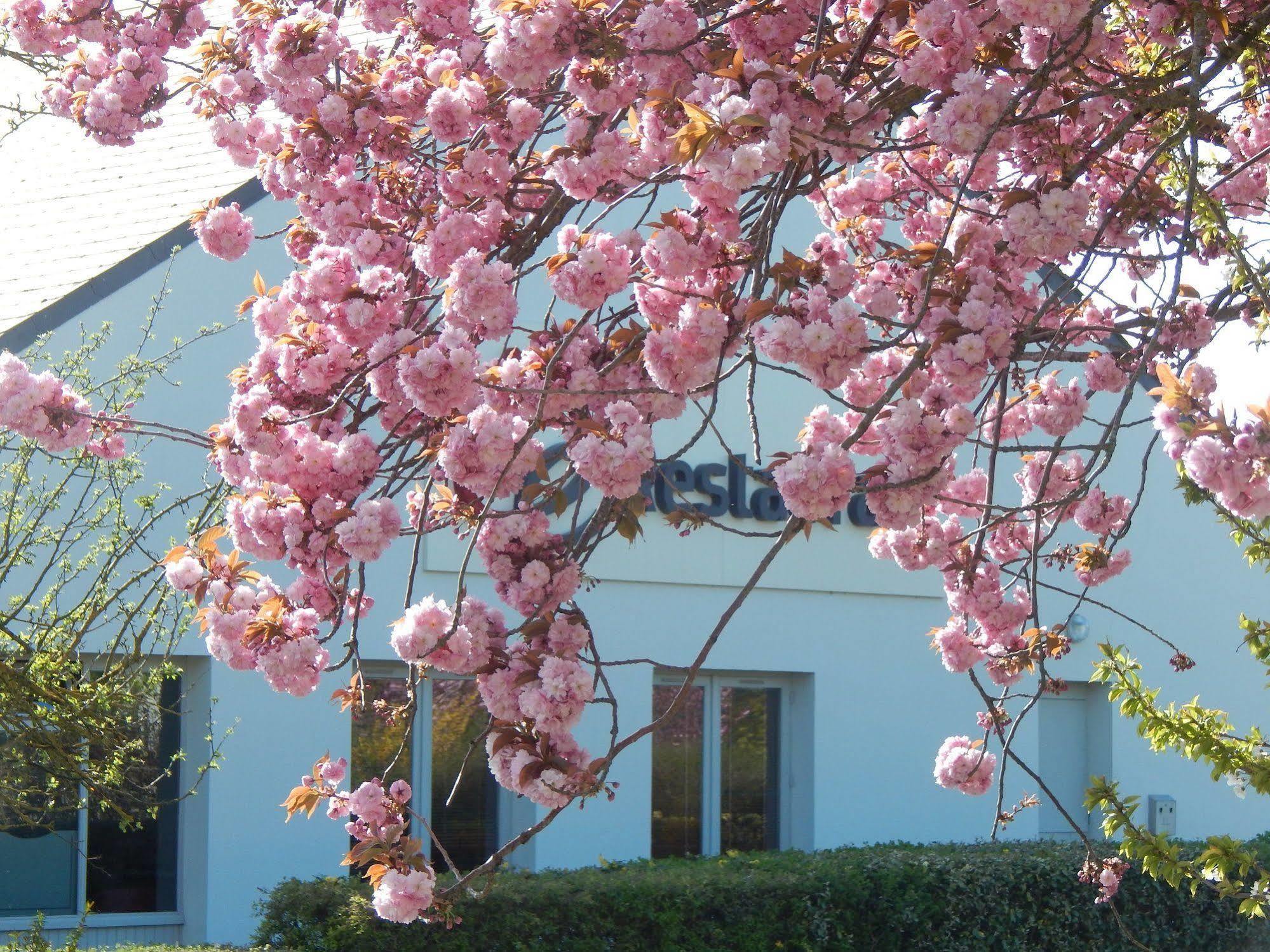 Campanile Reims Est - Taissy Hotel Exterior photo