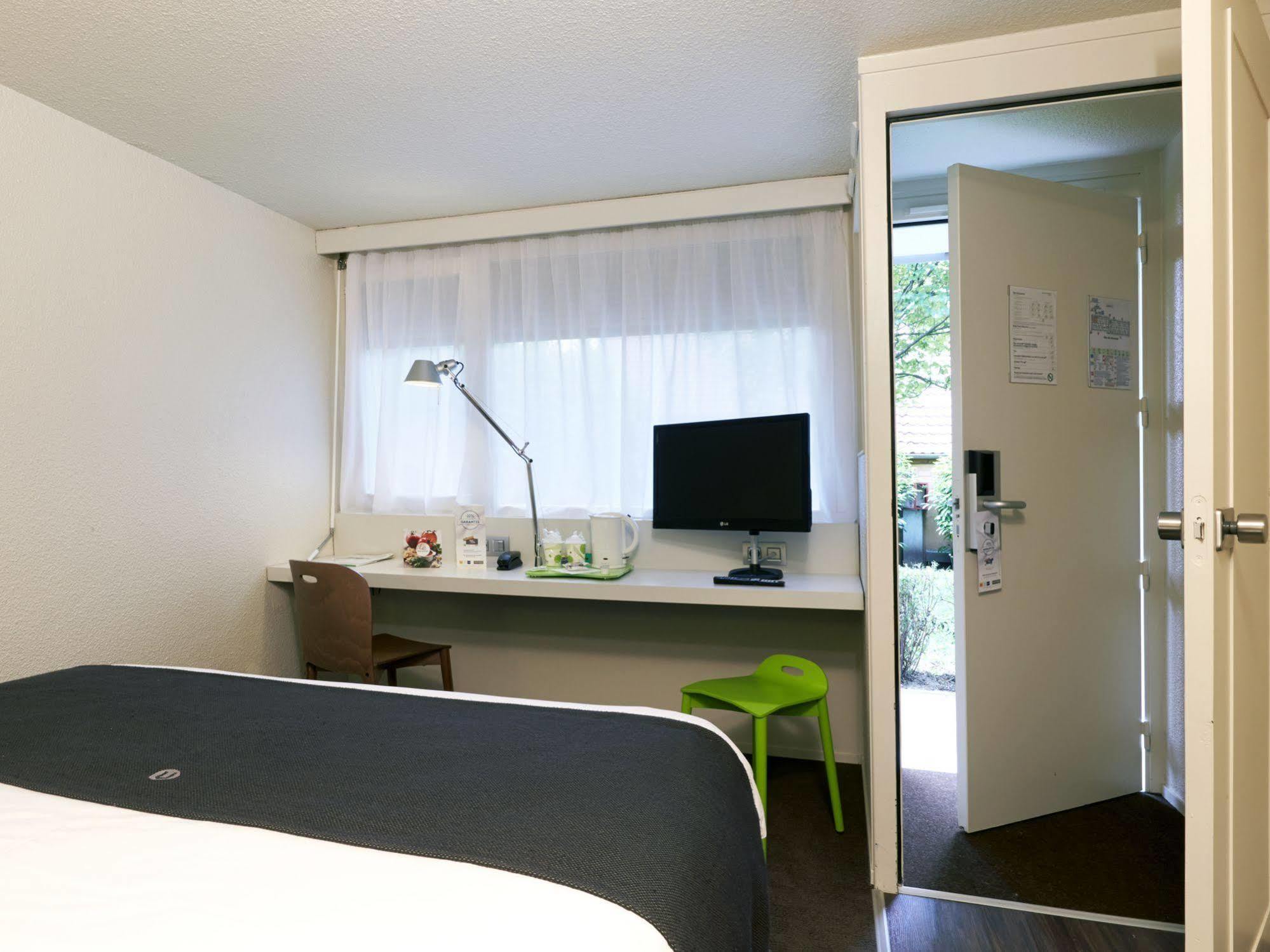 Campanile Reims Est - Taissy Hotel Exterior photo
