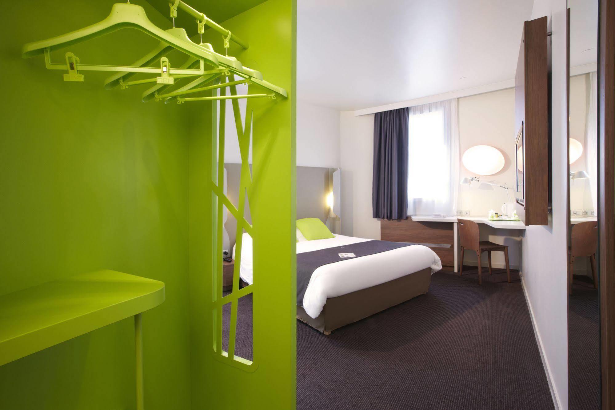 Campanile Reims Est - Taissy Hotel Exterior photo