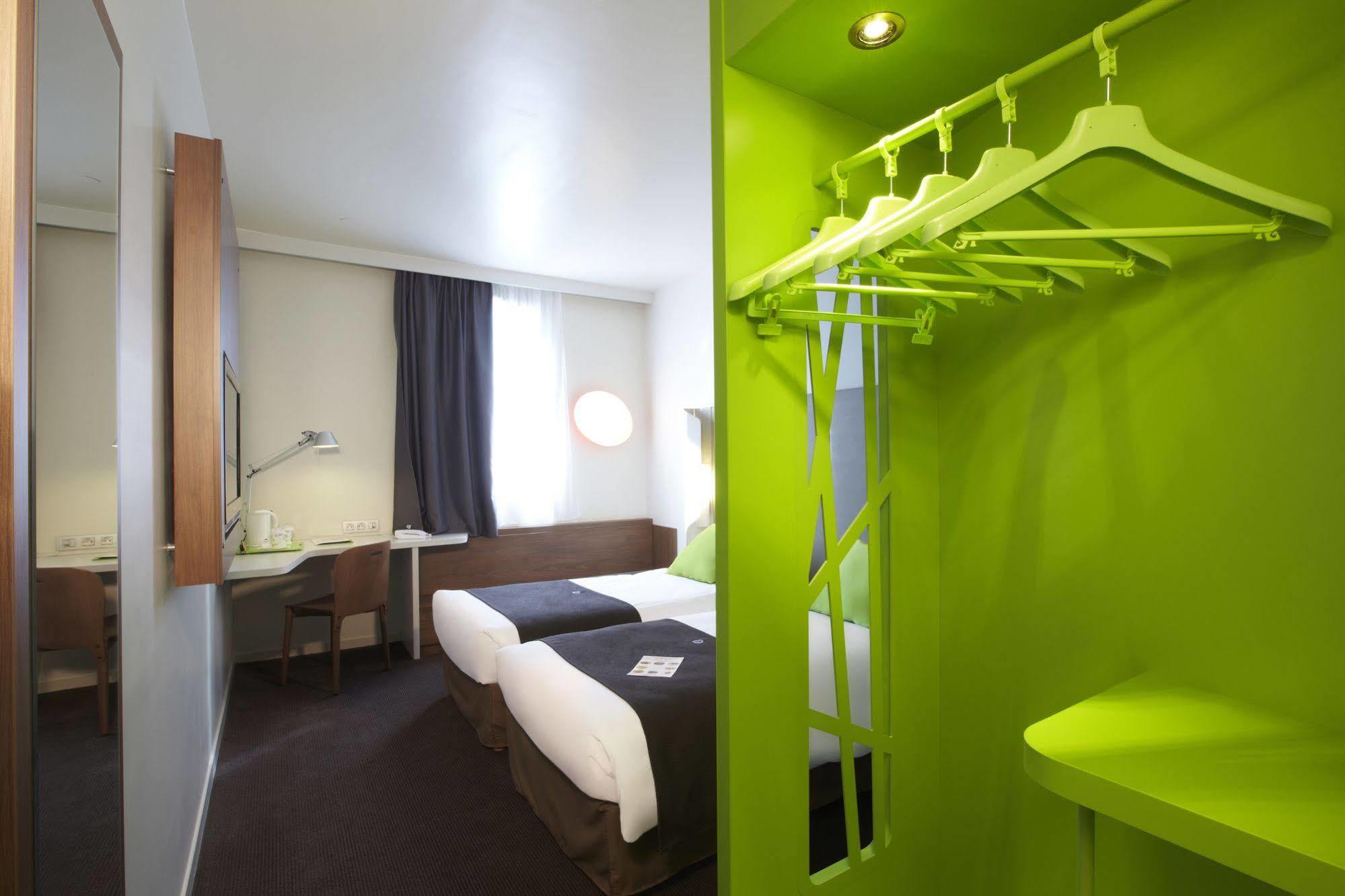 Campanile Reims Est - Taissy Hotel Exterior photo